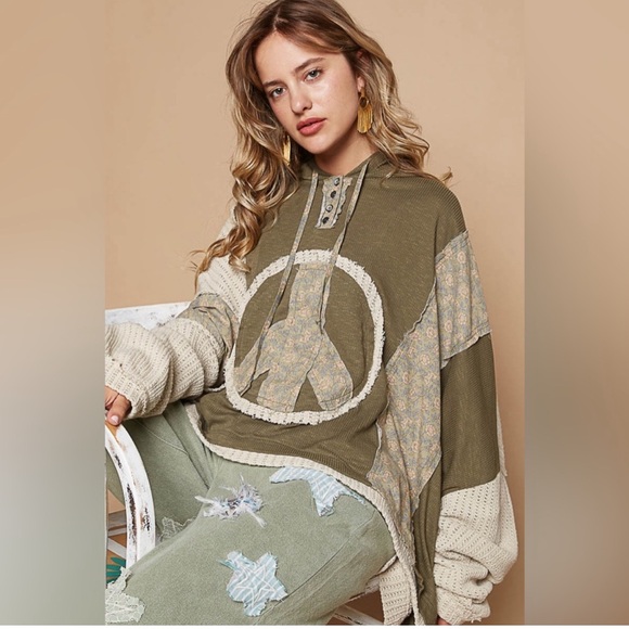 New Pol Patched Appliqué Hooded Top - Picture 2 of 12